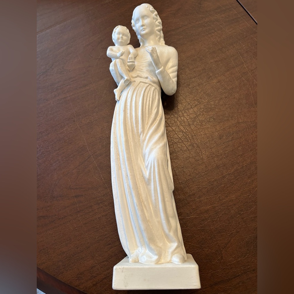 Goebel
Madonna and Child Elegant White Mother and Child Sculpture.